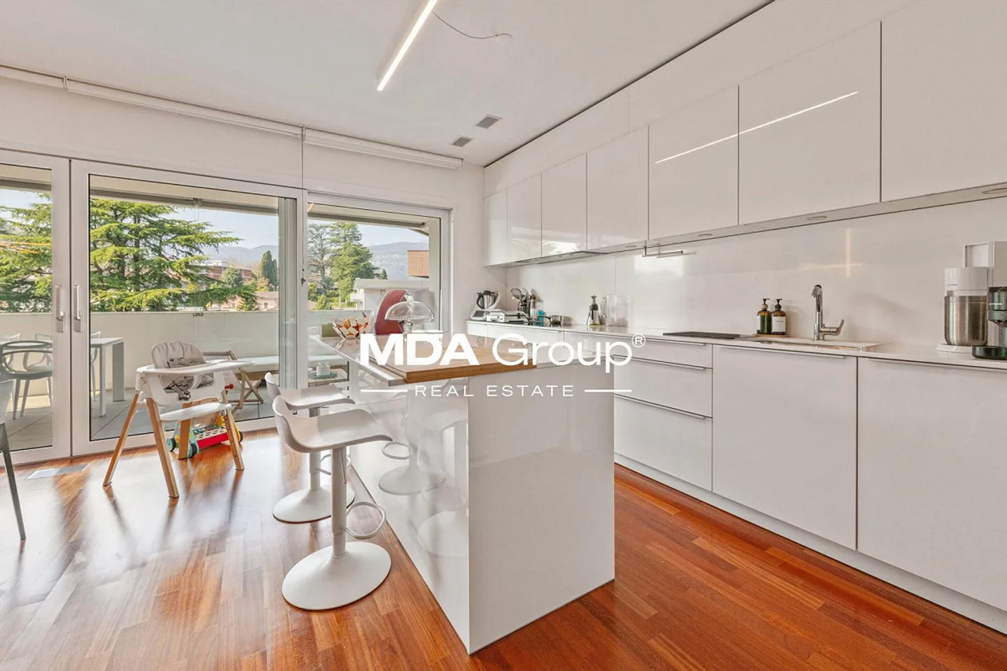 Moderne Dachwohnung in Lugano - Foto 1 von 13