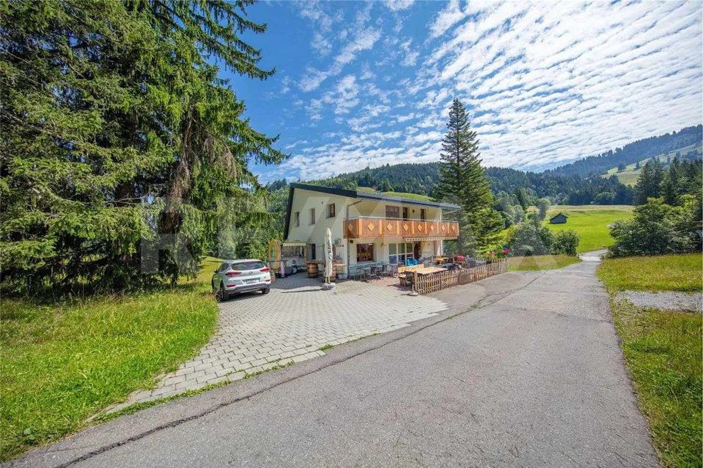 Grande casa con appartamento di 5,5 stanze e ristorante, Sattel-Hochstuckli SZ - Foto 12 di 13