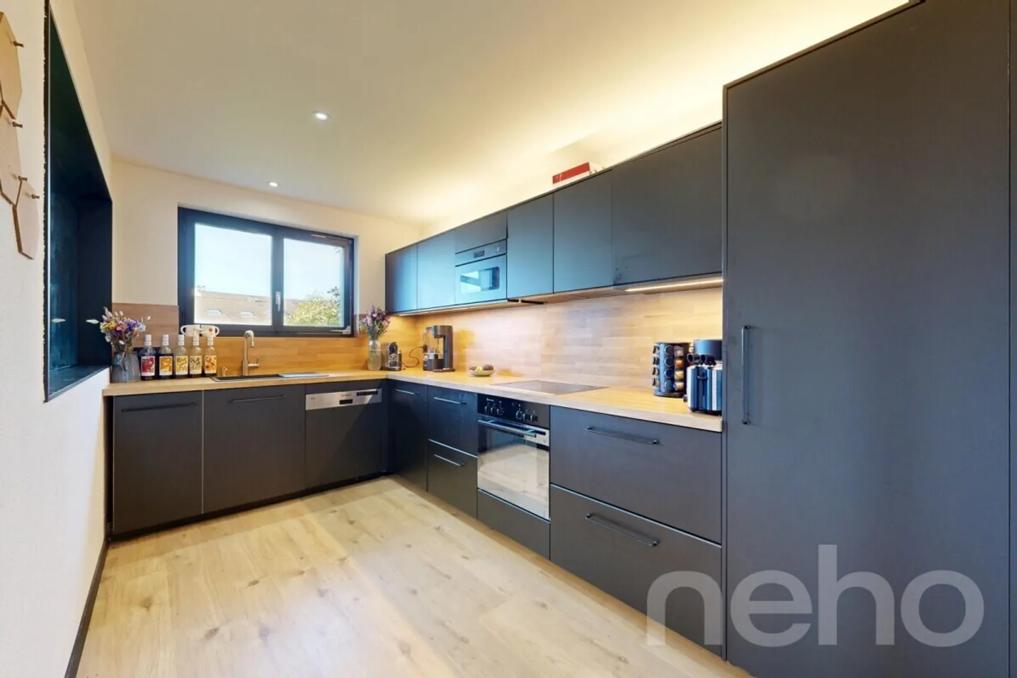 Magnificent renovated detached house - Photo 3 of 12