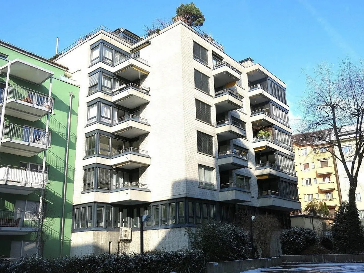 Emplacement ensoleillé et grandes fenêtres, à 5 minutes à pied du lac de Zurich - Photo 2 sur 13