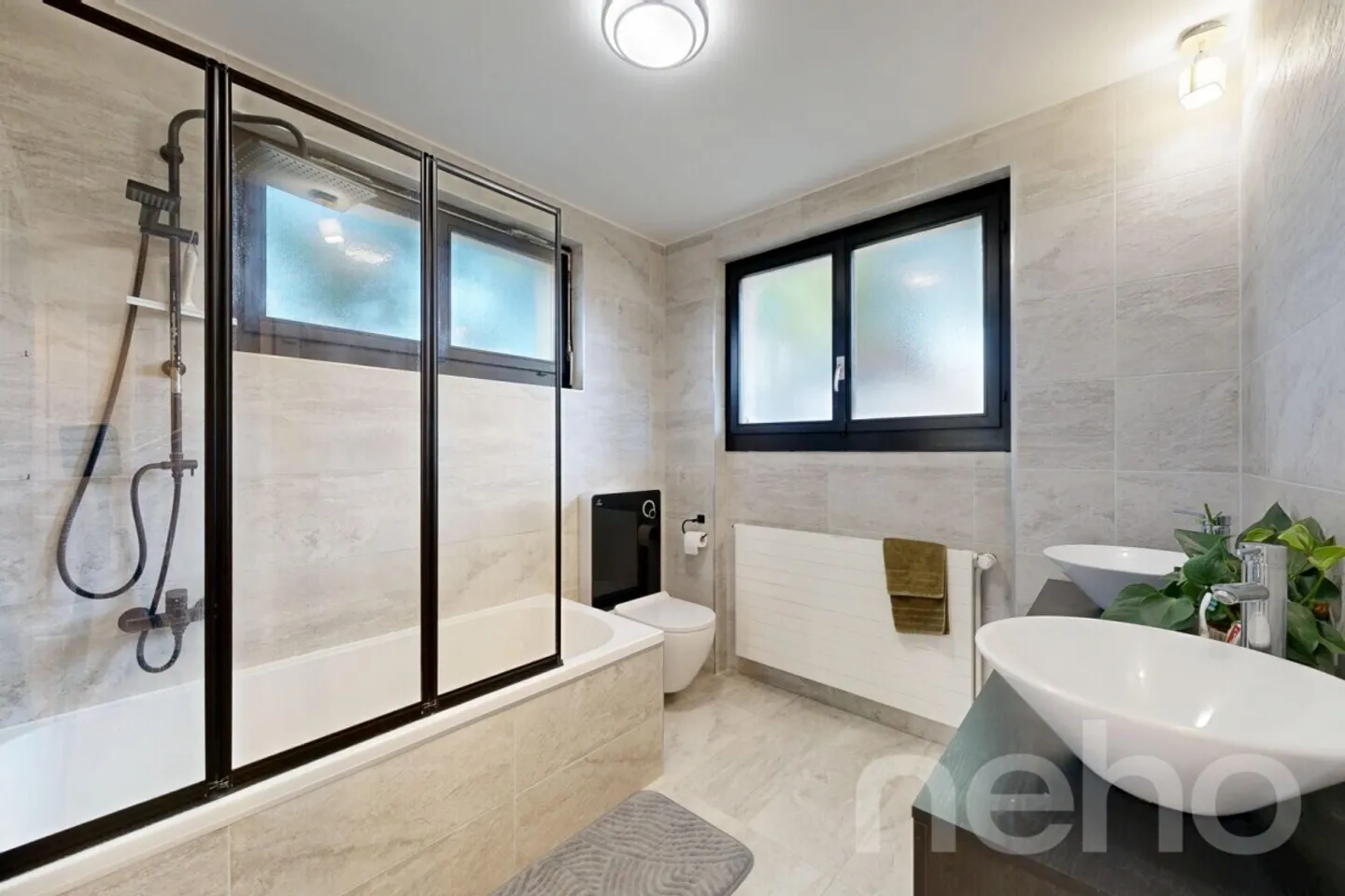 Magnificent renovated detached house - Photo 9 of 12