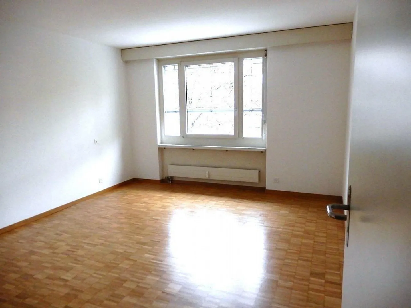 Emplacement ensoleillé et grandes fenêtres, à 5 minutes à pied du lac de Zurich - Photo 6 sur 13