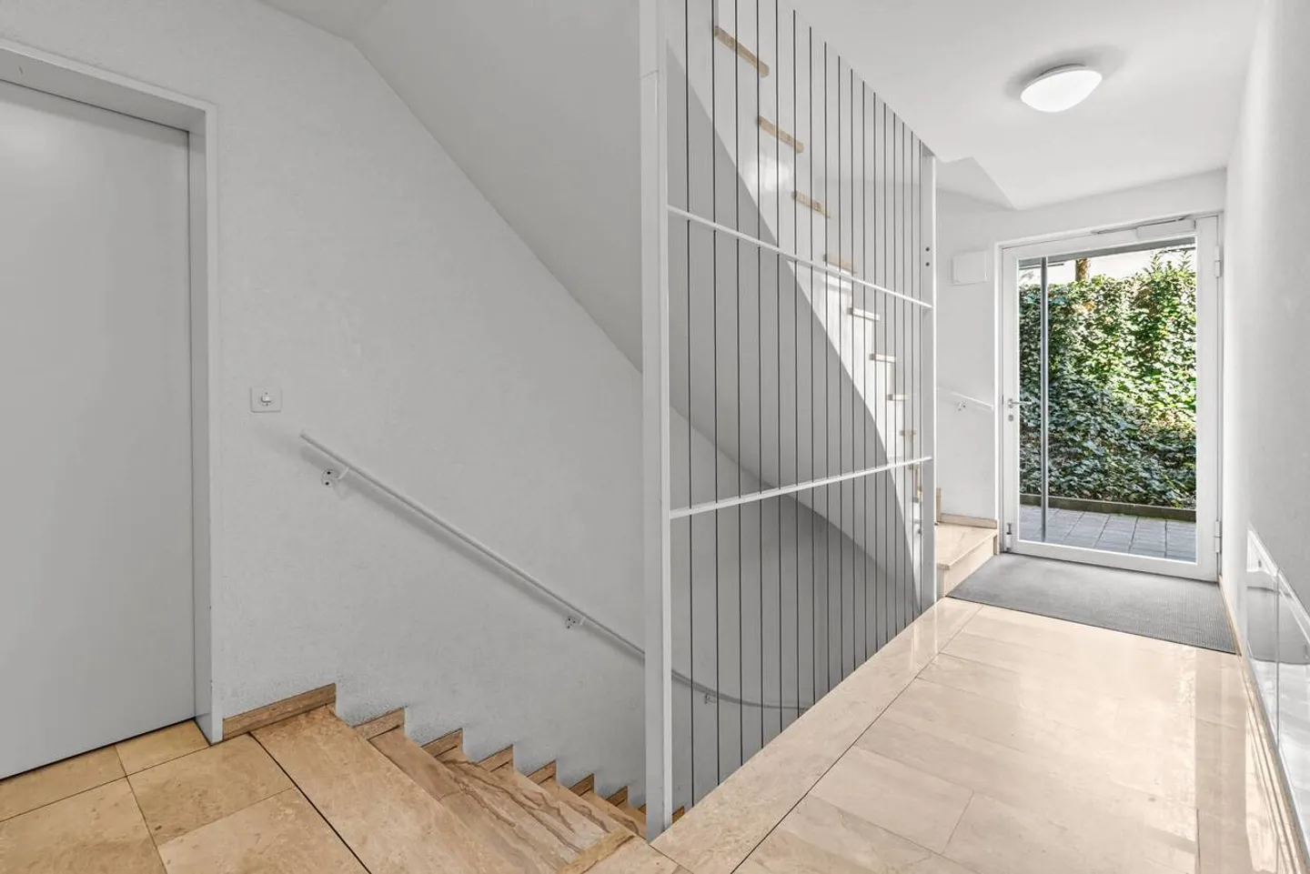 Spacious Apartment with Terrace - Photo 11 of 11