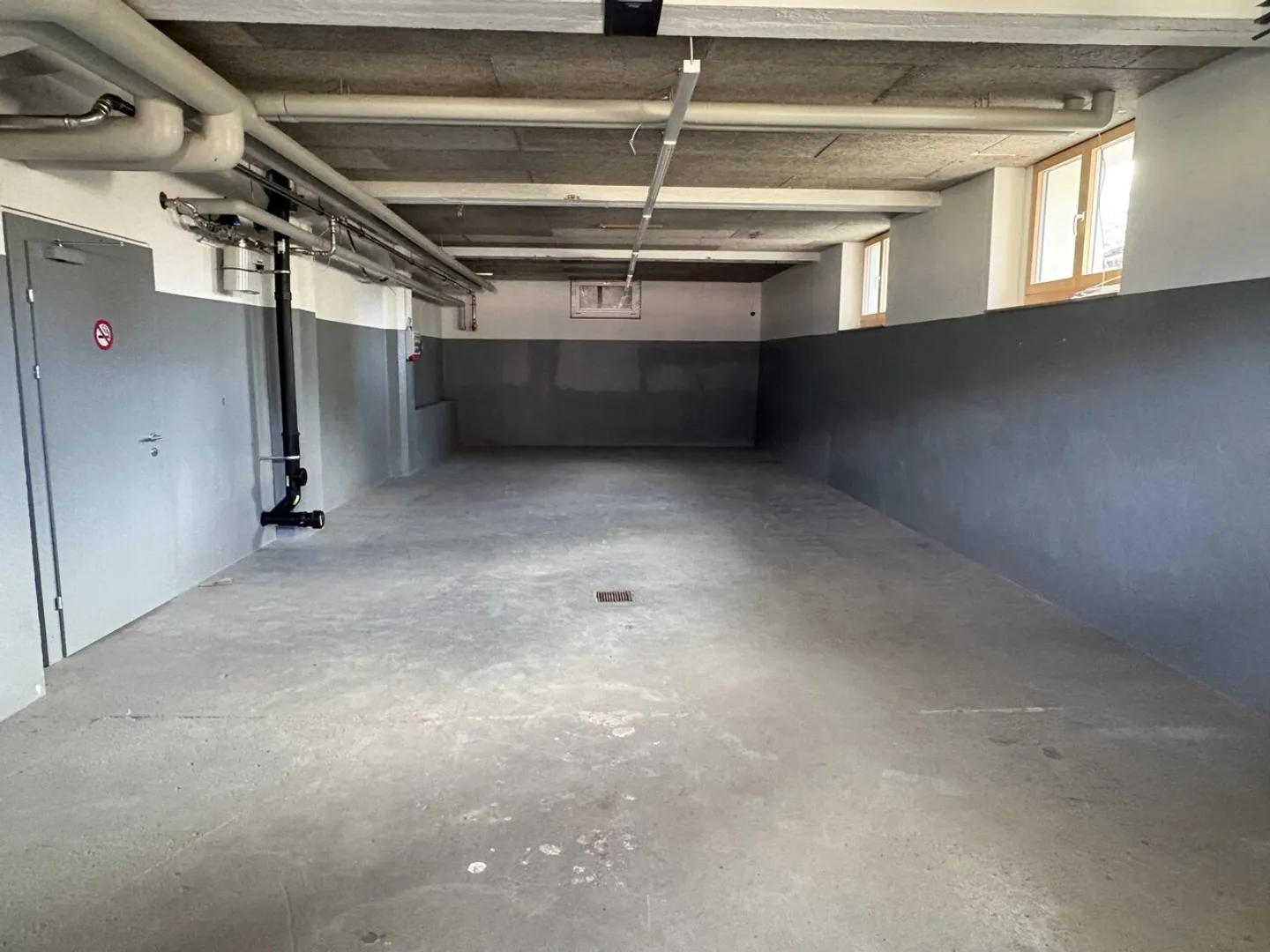 Geräumige Werkstatt in Bex - Foto 2 von 3