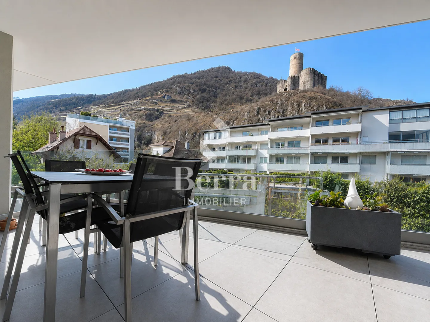 Superb high-end apartment in the center of Martigny - Photo 1 of 18