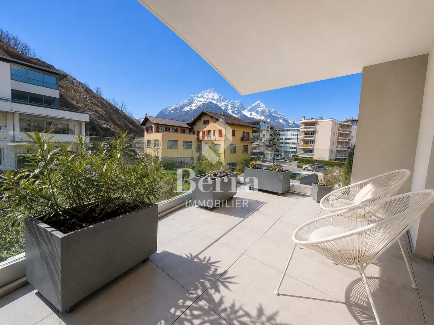 Superb high-end apartment in the center of Martigny - Photo 2 of 18