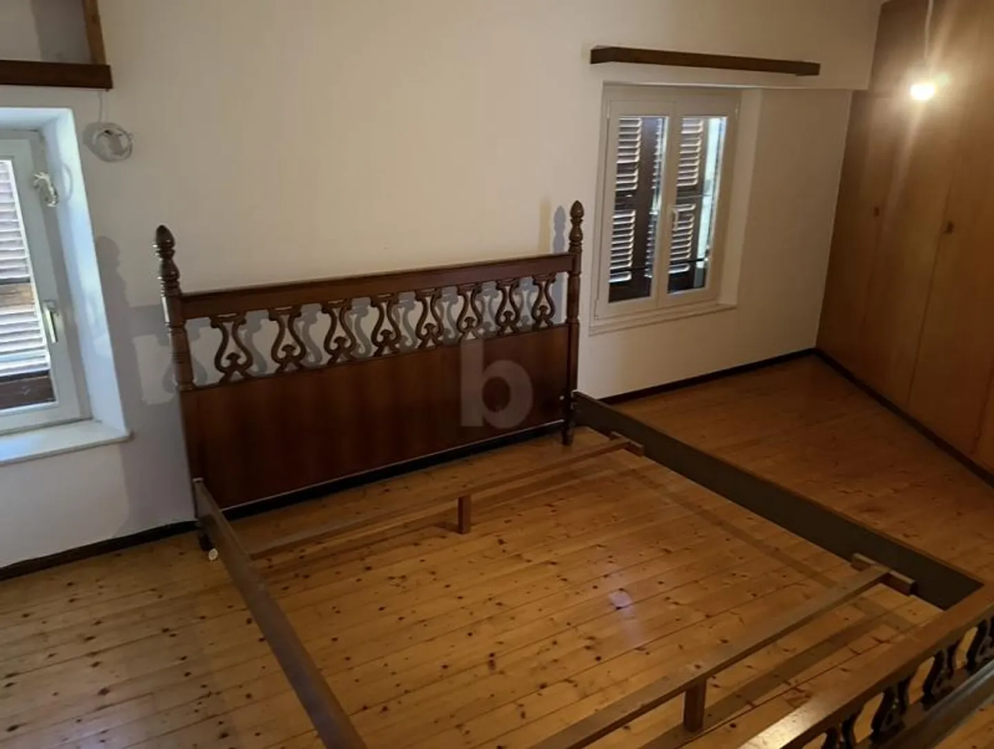 SPACIOUS FAMILY HOUSE - Photo 4 of 6