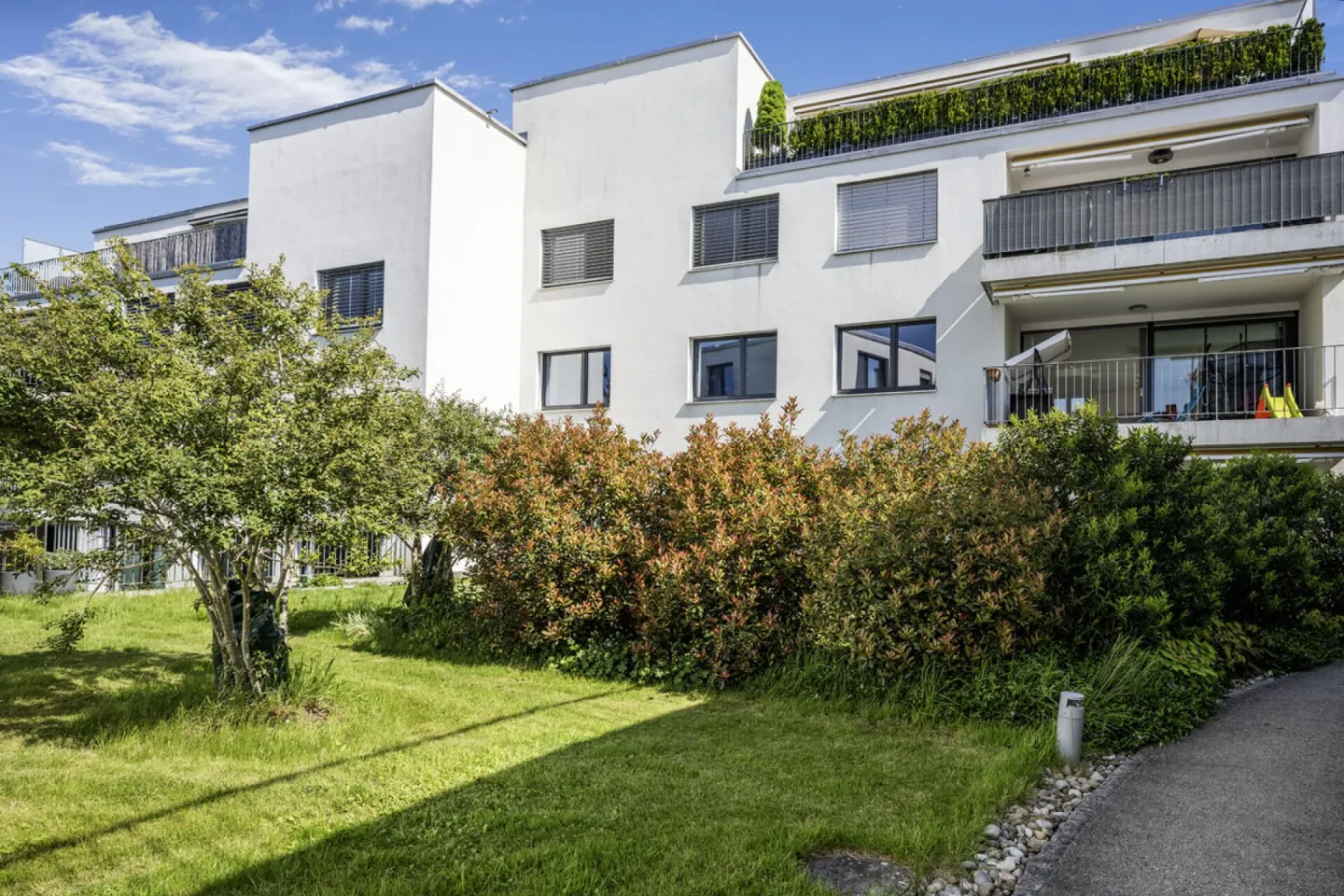 MODERN LIVING 4.5 Room Apartment with Lots of Comfort and Sunny Terrace. - Photo 2 of 13