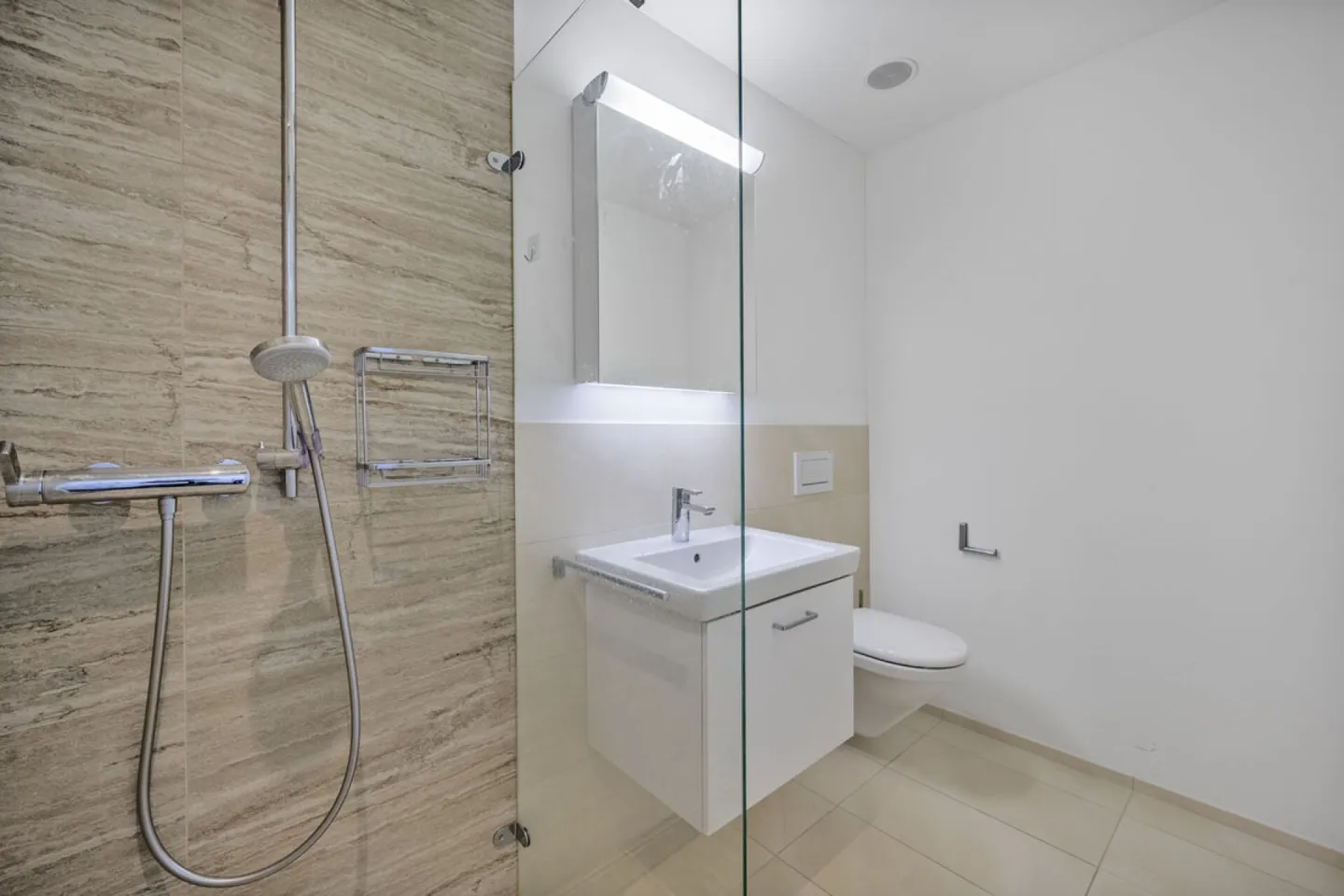 MODERN LIVING 4.5 Room Apartment with Lots of Comfort and Sunny Terrace. - Photo 11 of 13