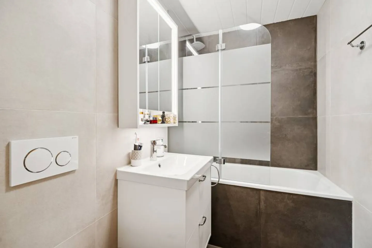 Appartement Charmant avec Jardin - Photo 7 sur 13