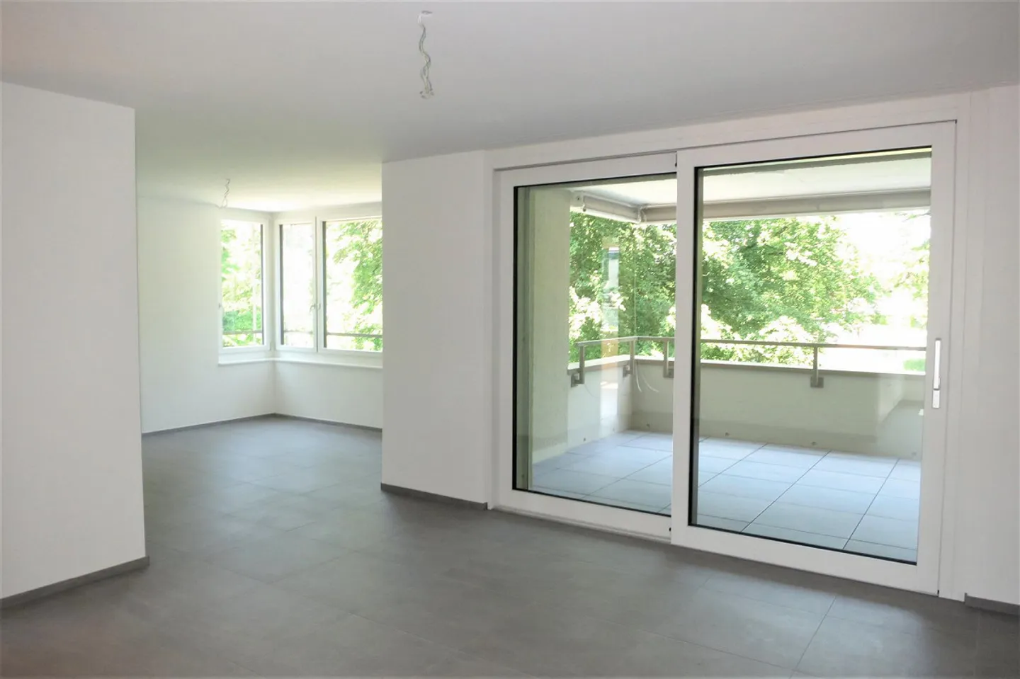 Appartement moderne de 3,5 pièces (2ème étage) au centre de Frauenfeld - Photo 2 sur 6