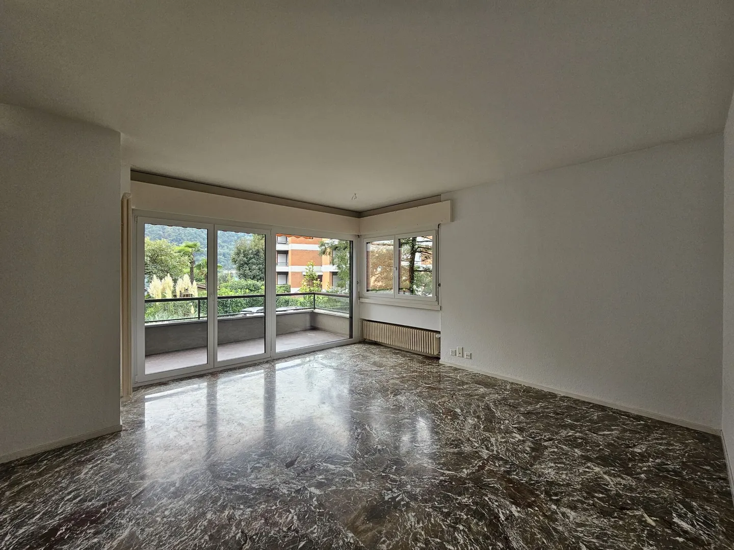 3.5 Rooms with Lake View and Balcony - Photo 2 of 7