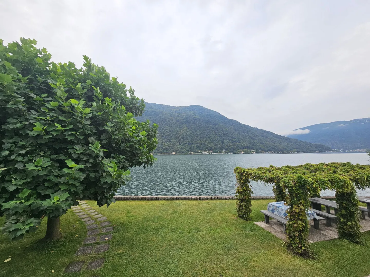 3.5 Rooms with Lake View and Balcony - Photo 6 of 7