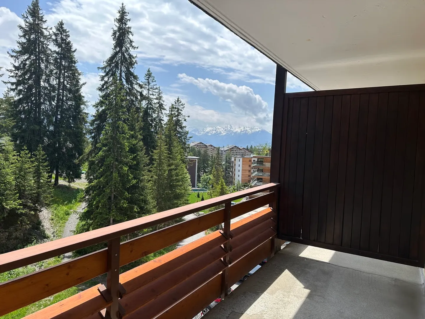 Nice studio close to the center of Crans for annual rent - Photo 1 of 9