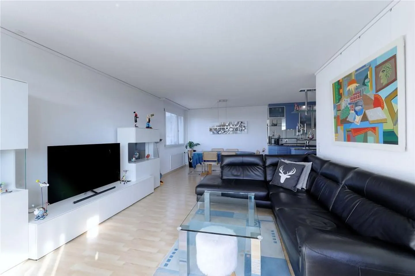 Modern 4½-room apartment with balcony glazing and panoramic view on the 12th floor - Photo 1 of 13