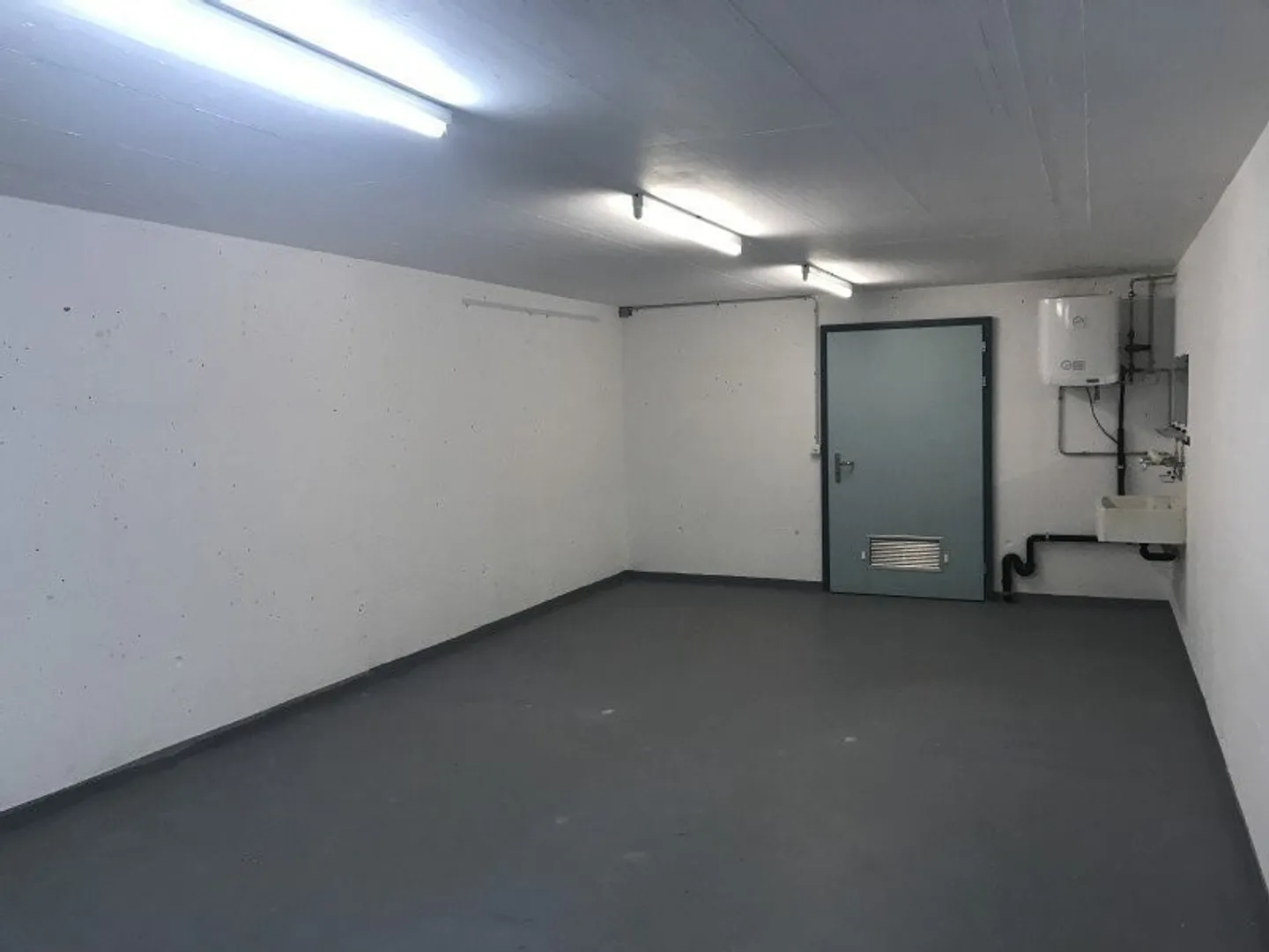 Property for rent - Photo 3 of 5