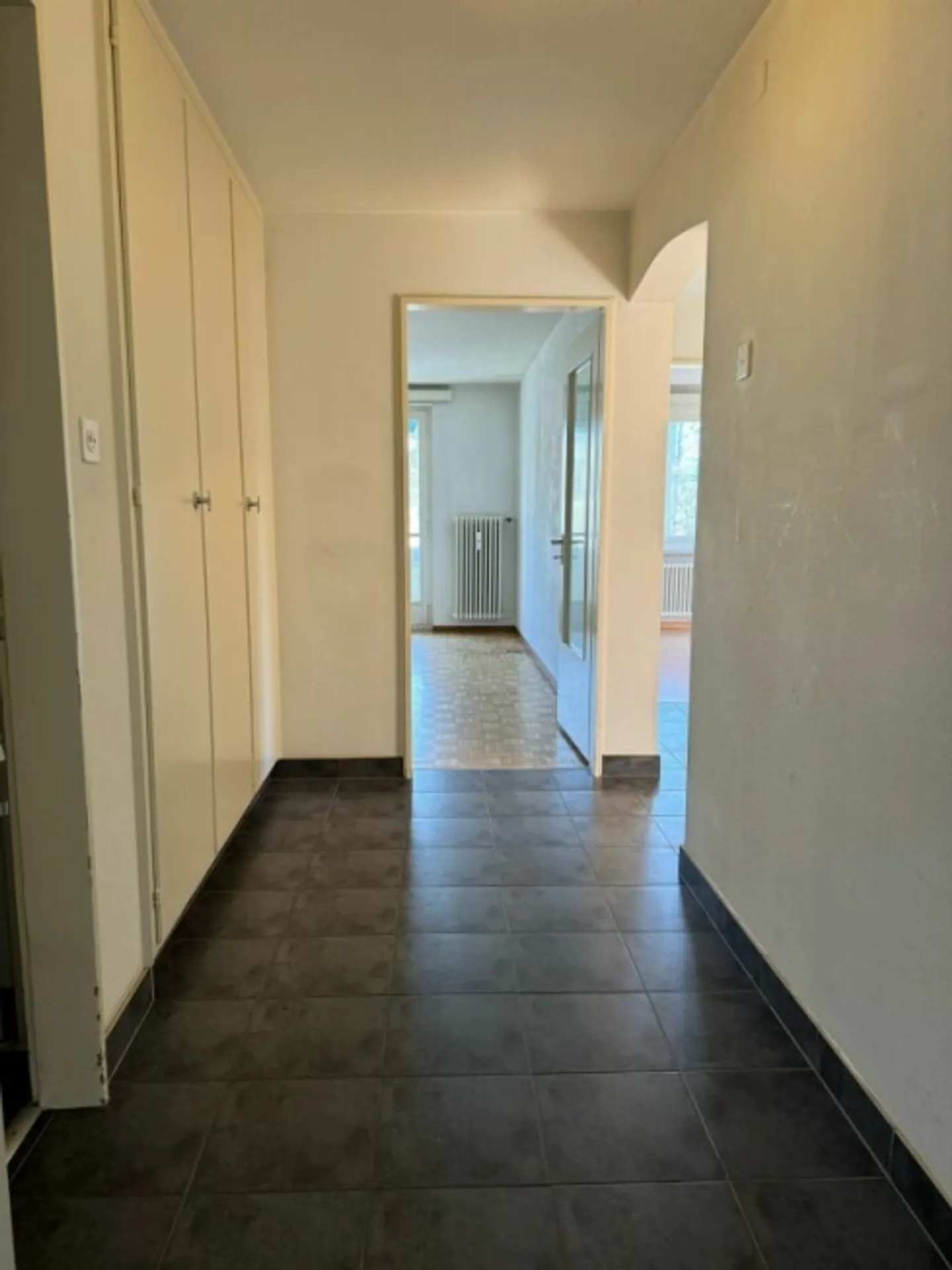 Oasis de détente au bord de l'étang - Charmant appartement de 3 pièces dans un éclat frais - Photo 2 sur 14