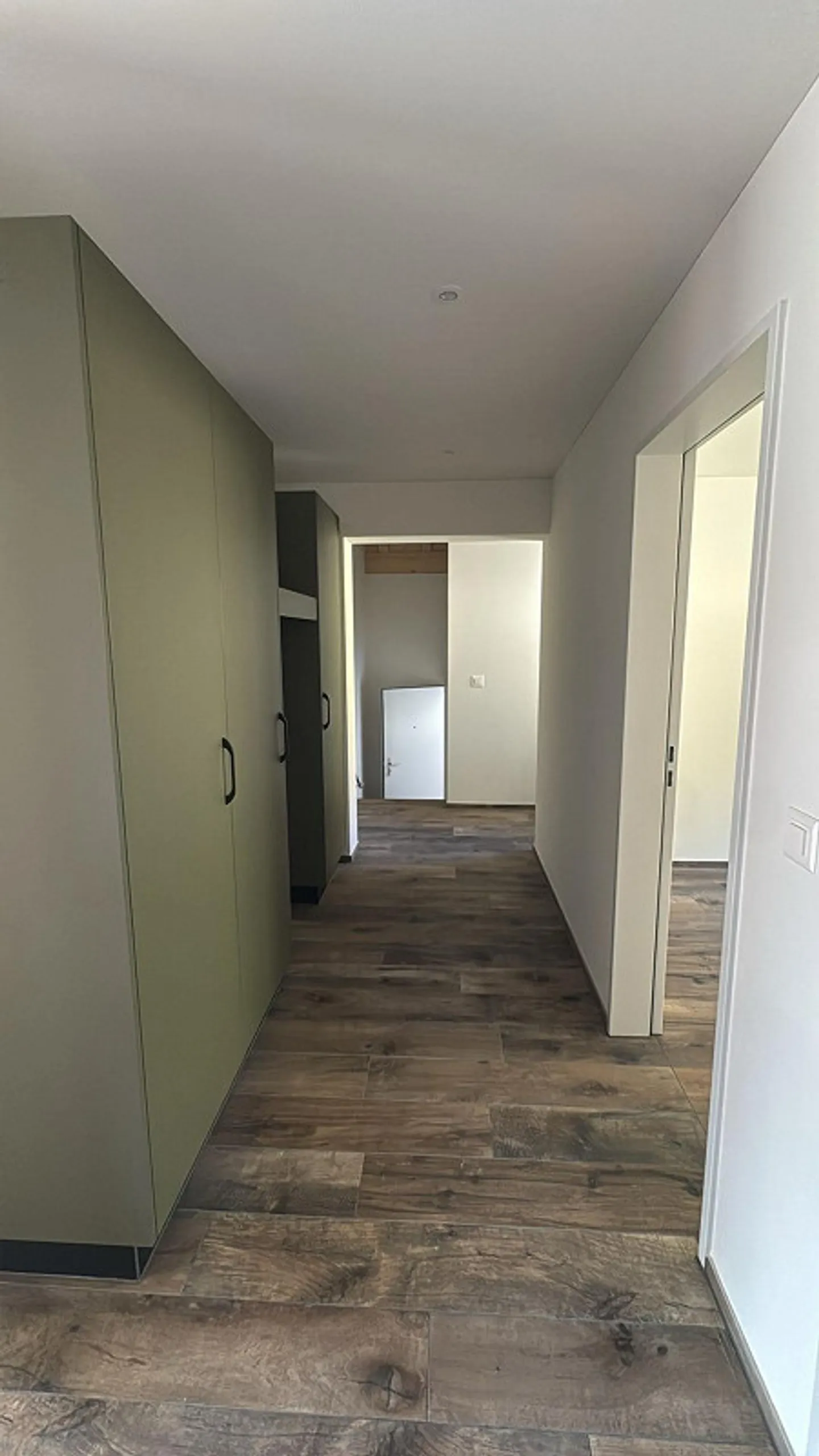 NUR MIT FESTWOHNSITZ! - ERSTBEZUG - BALKON MIT PANORAMASICHT! - Foto 2 von 13