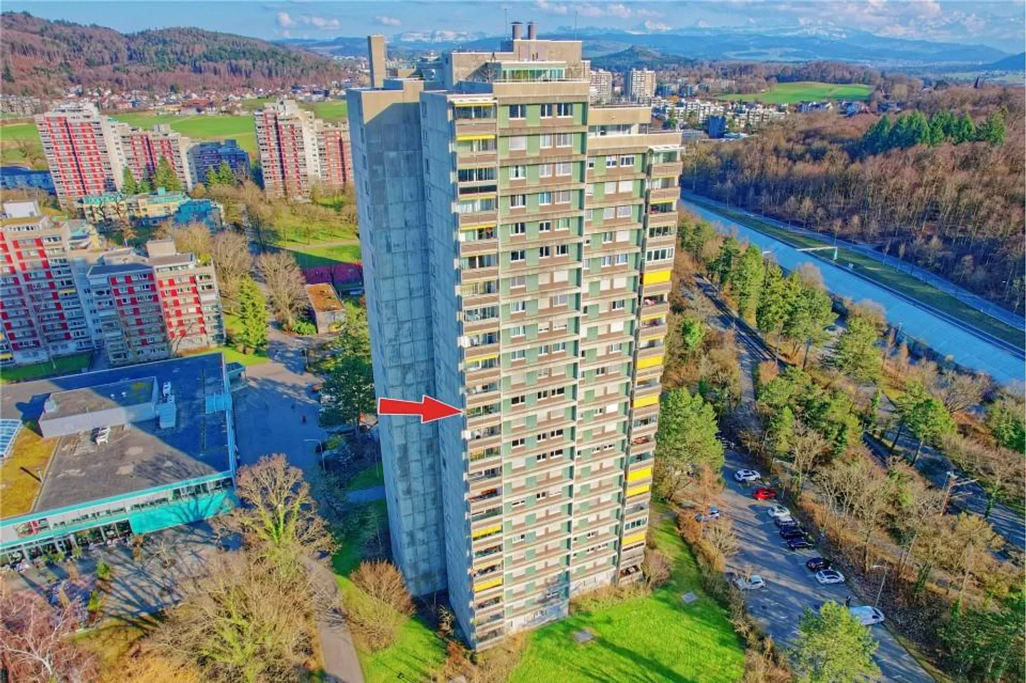Modern 4½-room apartment with balcony glazing and panoramic view on the 12th floor - Photo 12 of 13