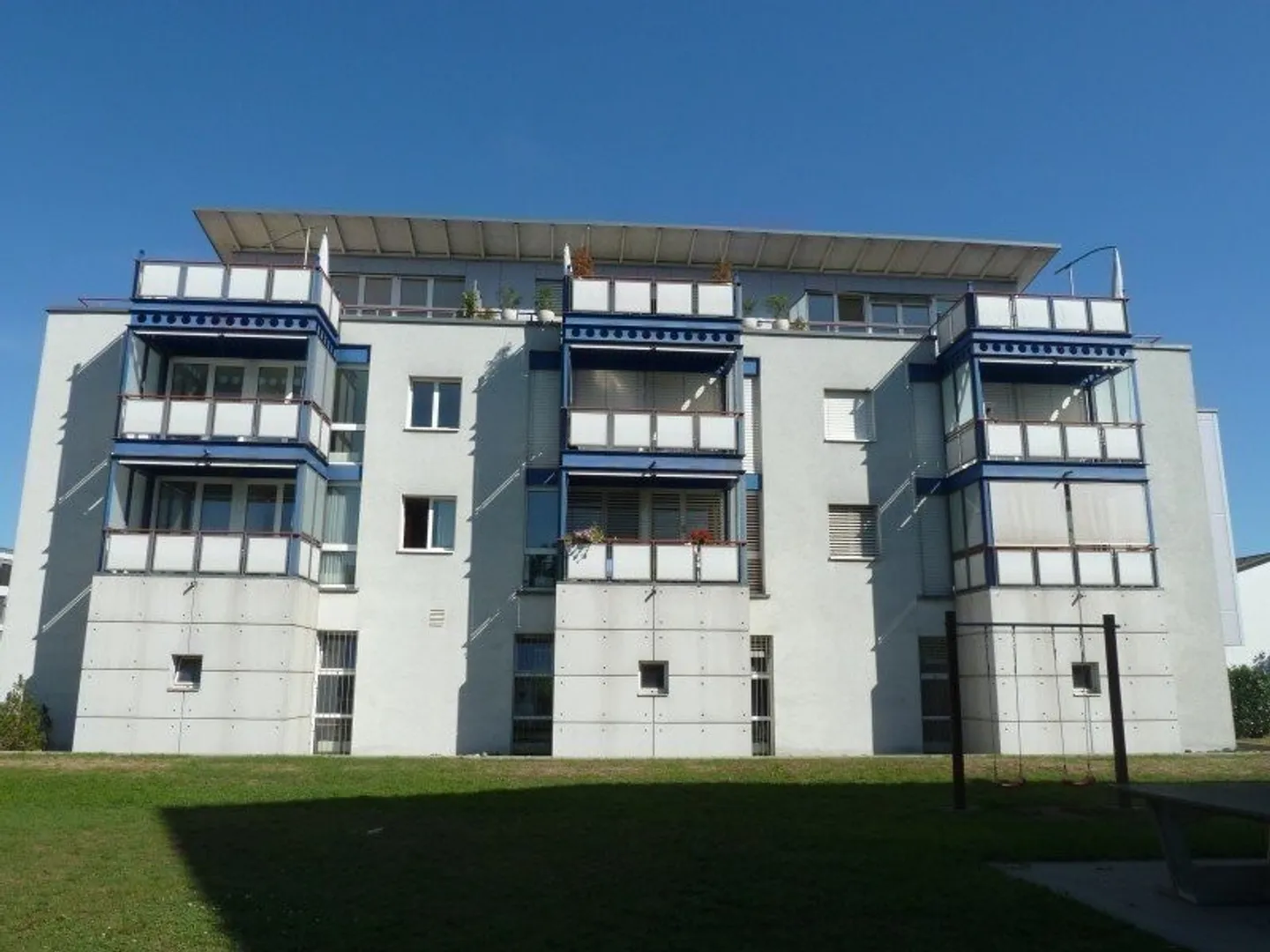 Property for rent - Photo 2 of 5