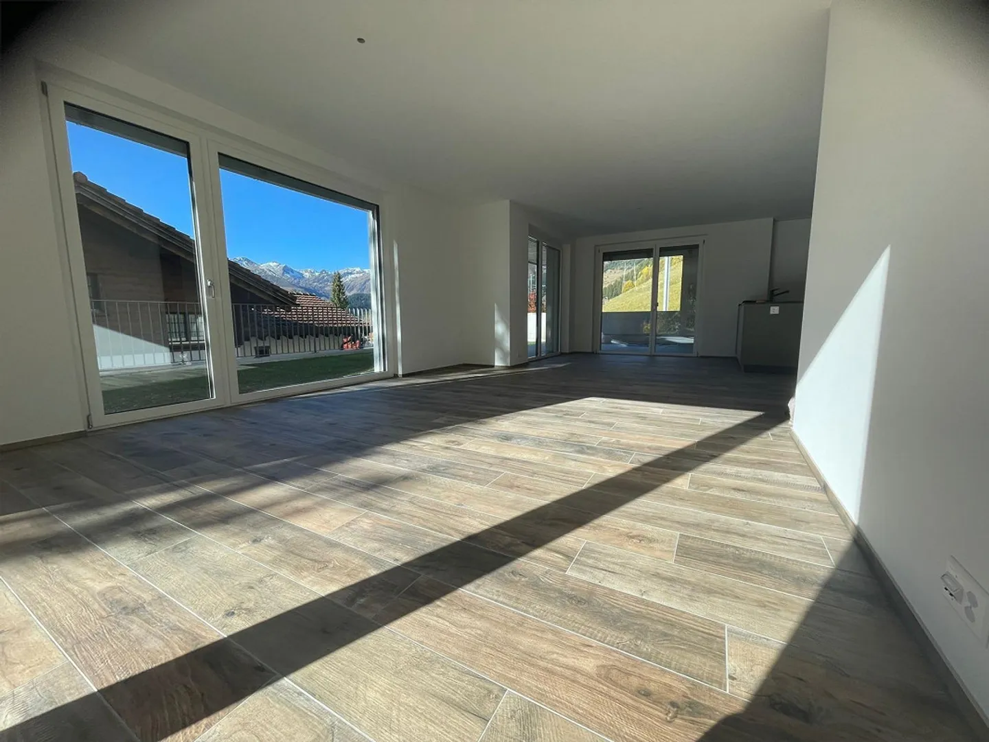 NUR MIT FESTWOHNSITZ! - ERSTBEZUG - BALKON MIT PANORAMASICHT! - Foto 5 von 13