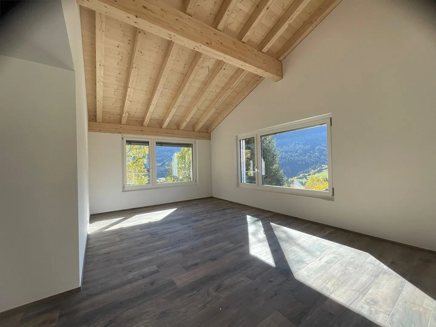 NUR MIT FESTWOHNSITZ! - ERSTBEZUG - BALKON MIT PANORAMASICHT! - Foto 4 von 13