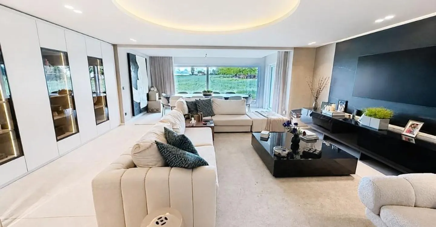 Elegance, spaciousness and breathtaking view - Photo 1 of 6