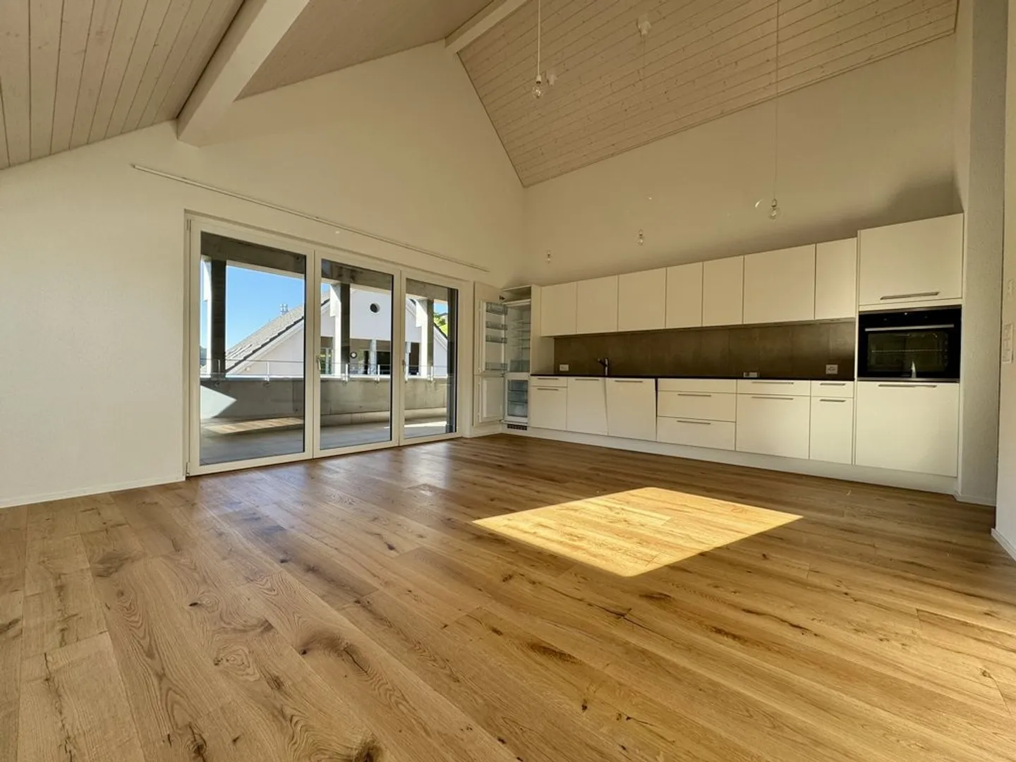 Appartamento moderno con balcone - Foto 5 di 12