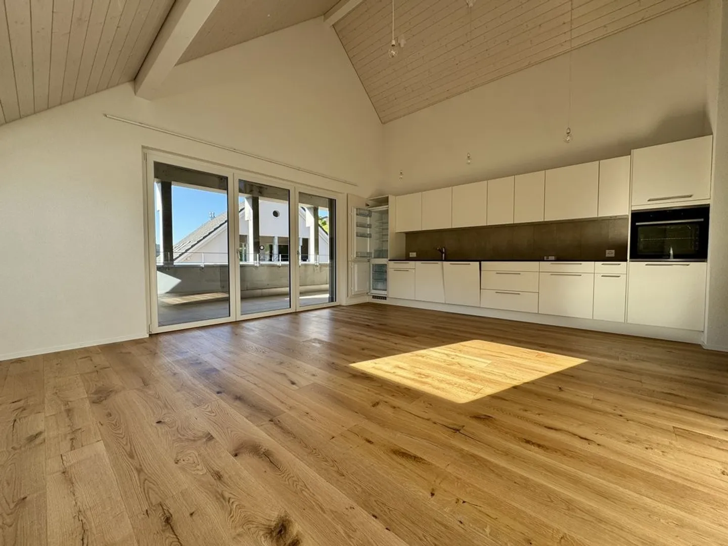 Appartamento moderno con balcone - Foto 6 di 12
