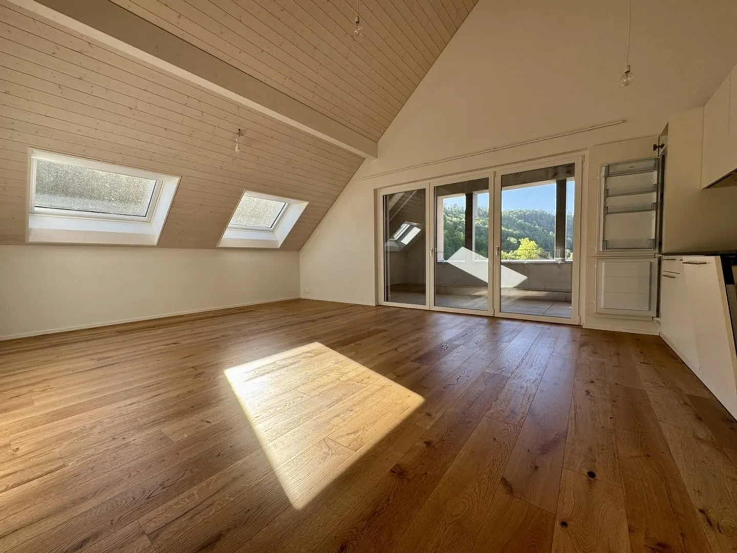 Appartamento moderno con balcone - Foto 8 di 12