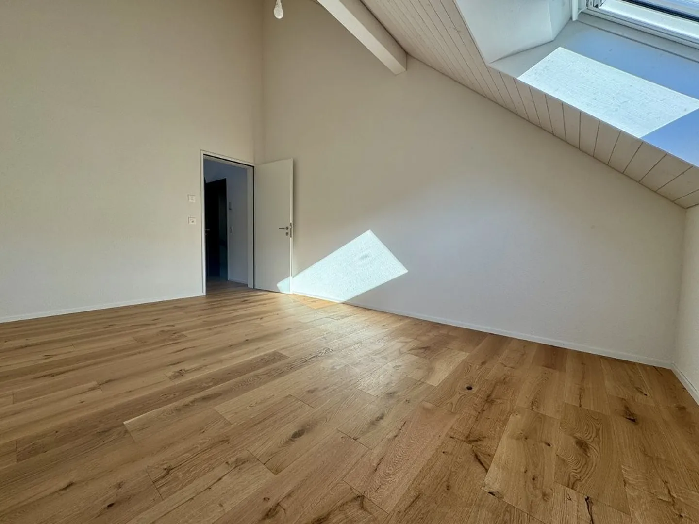 Appartamento moderno con balcone - Foto 9 di 12