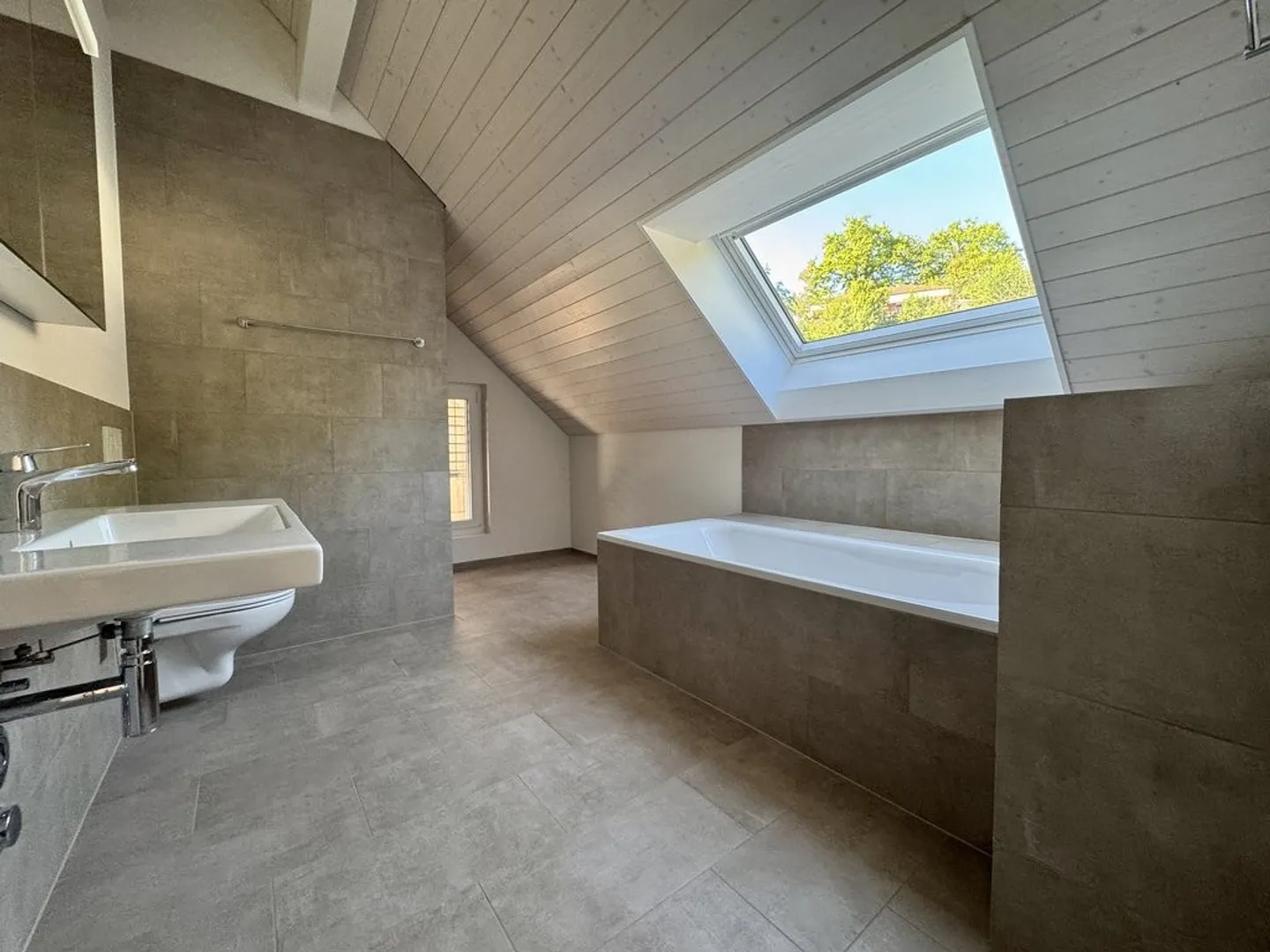 Appartamento moderno con balcone - Foto 11 di 12