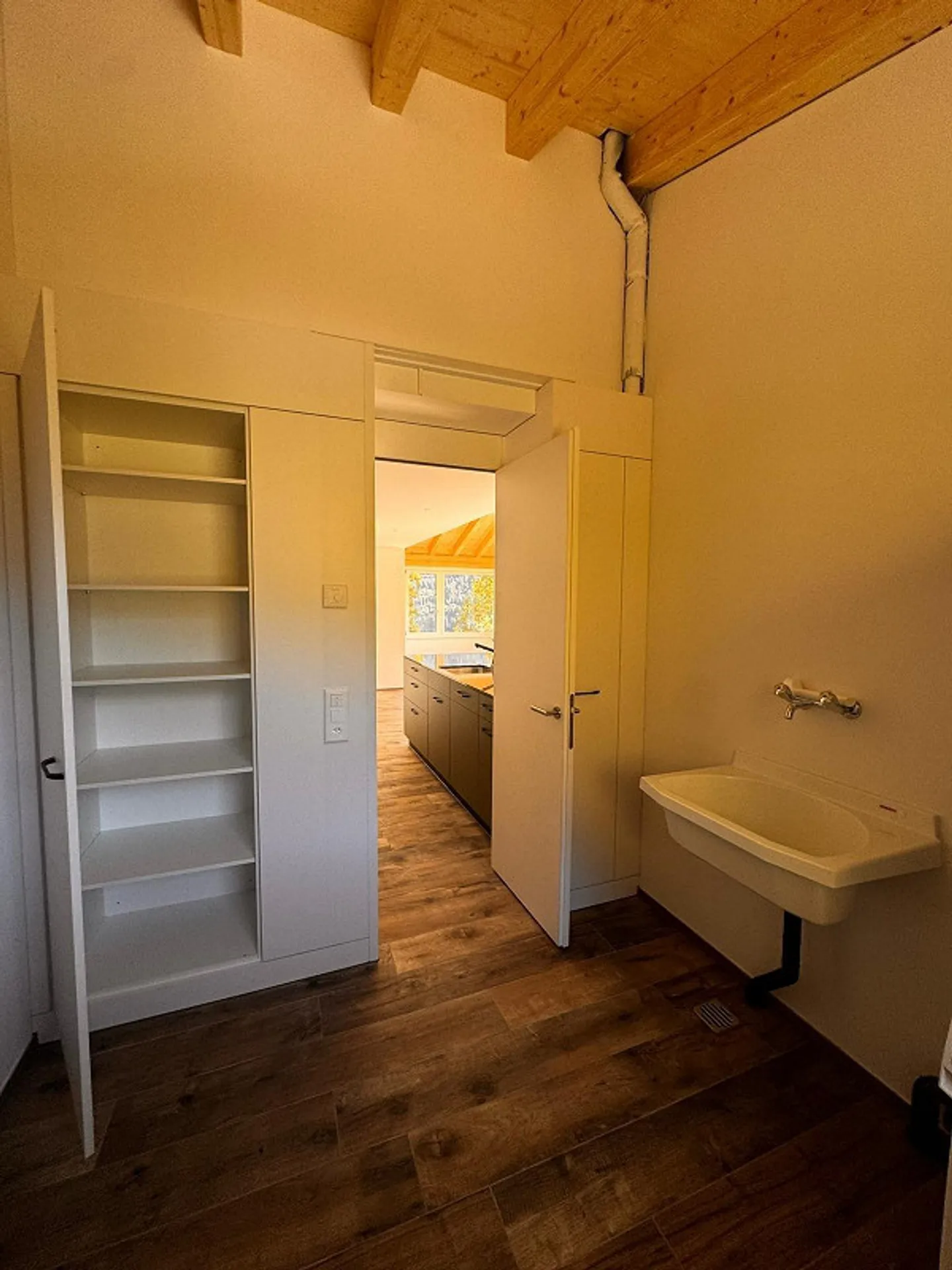 NUR MIT FESTWOHNSITZ! - ERSTBEZUG - BALKON MIT PANORAMASICHT! - Foto 7 von 13