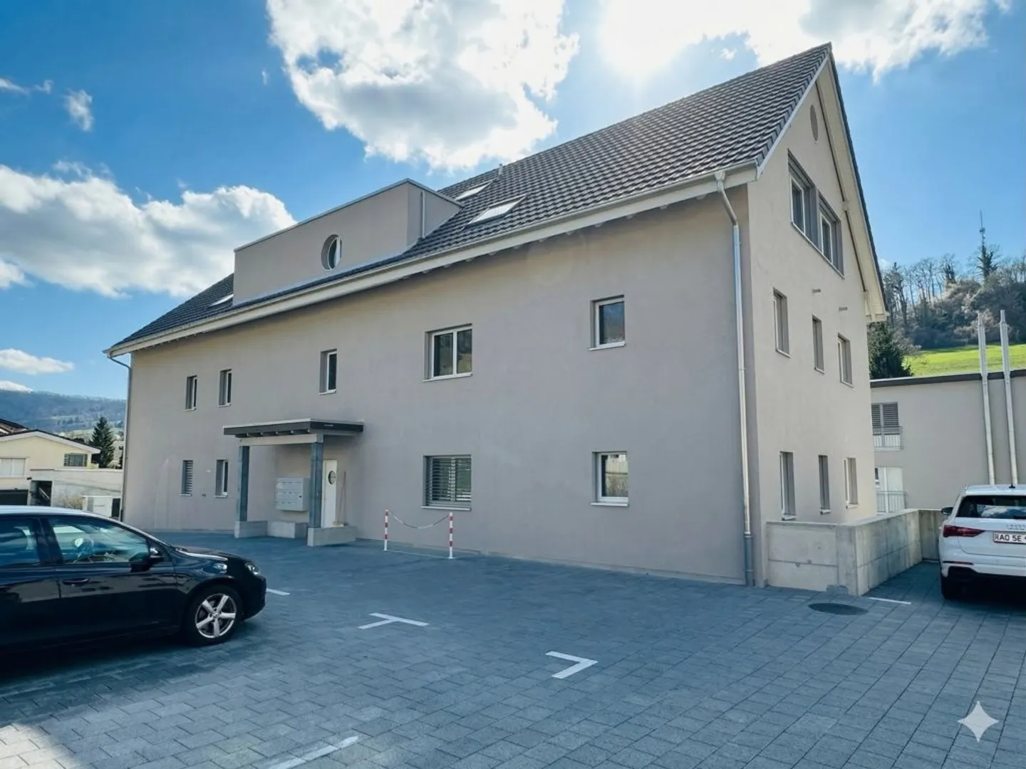 Appartamento moderno con balcone - Foto 1 di 12