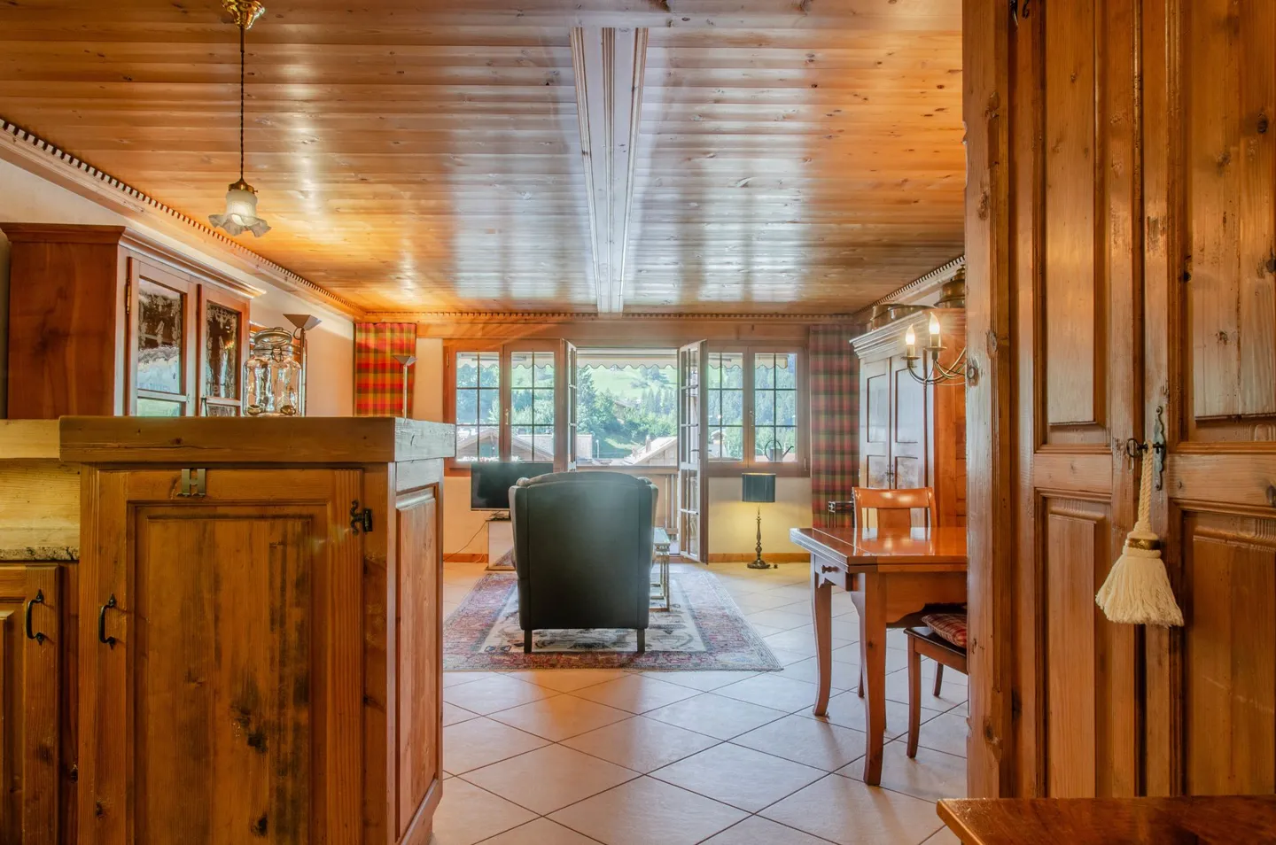 Appartement meublé de 2,5 pièces au centre de Gstaad à louer pour la saison d'hiver 25/26 - Photo 3 sur 10