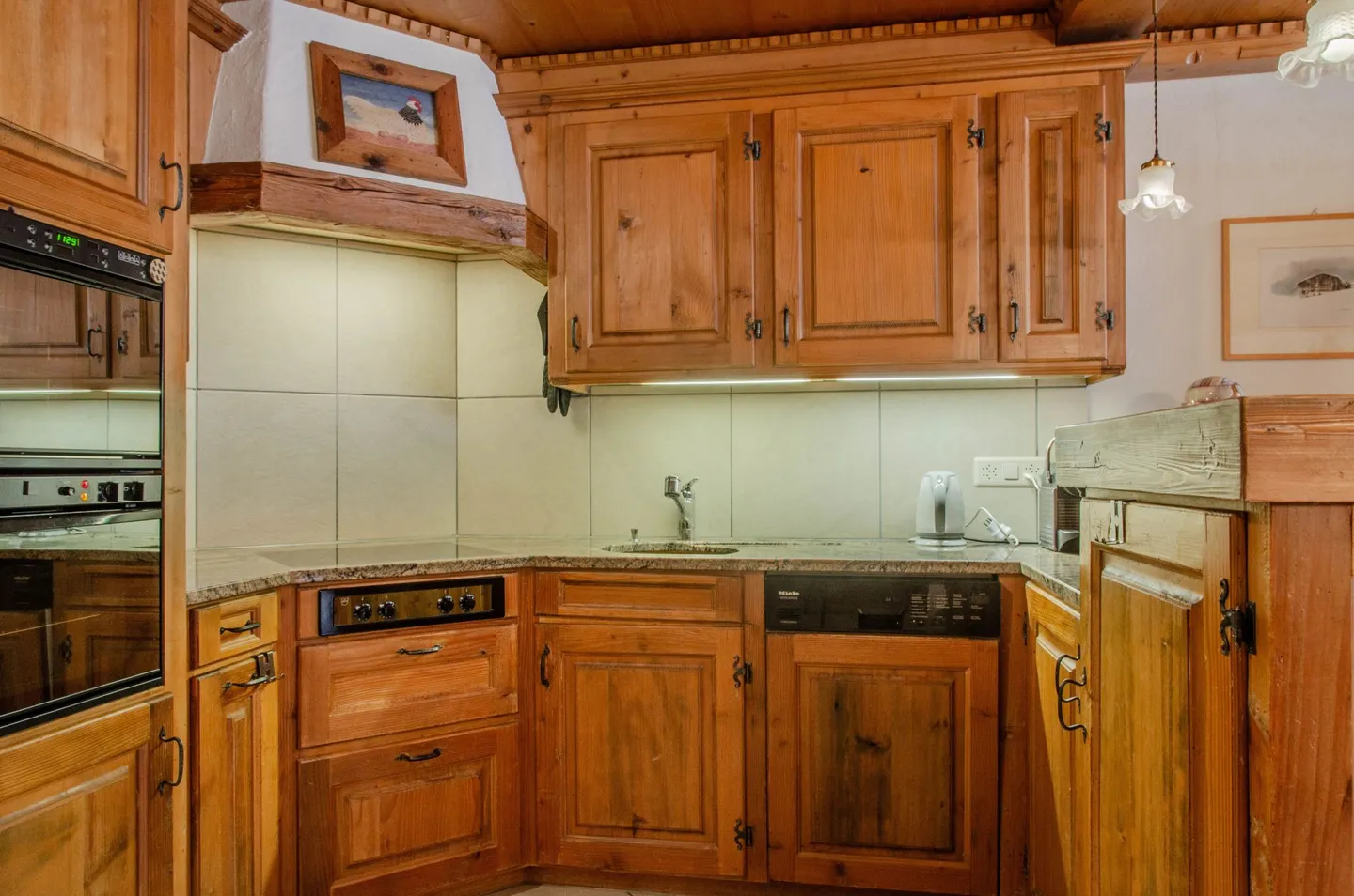 Appartement meublé de 2,5 pièces au centre de Gstaad à louer pour la saison d'hiver 25/26 - Photo 6 sur 10