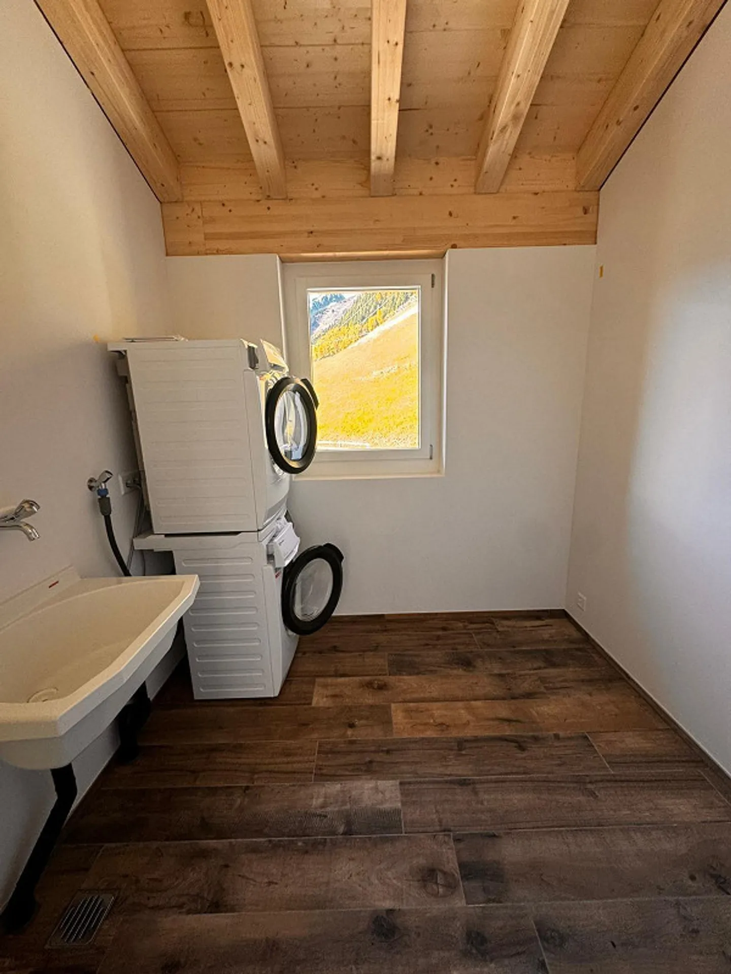 NUR MIT FESTWOHNSITZ! - ERSTBEZUG - BALKON MIT PANORAMASICHT! - Foto 8 von 13