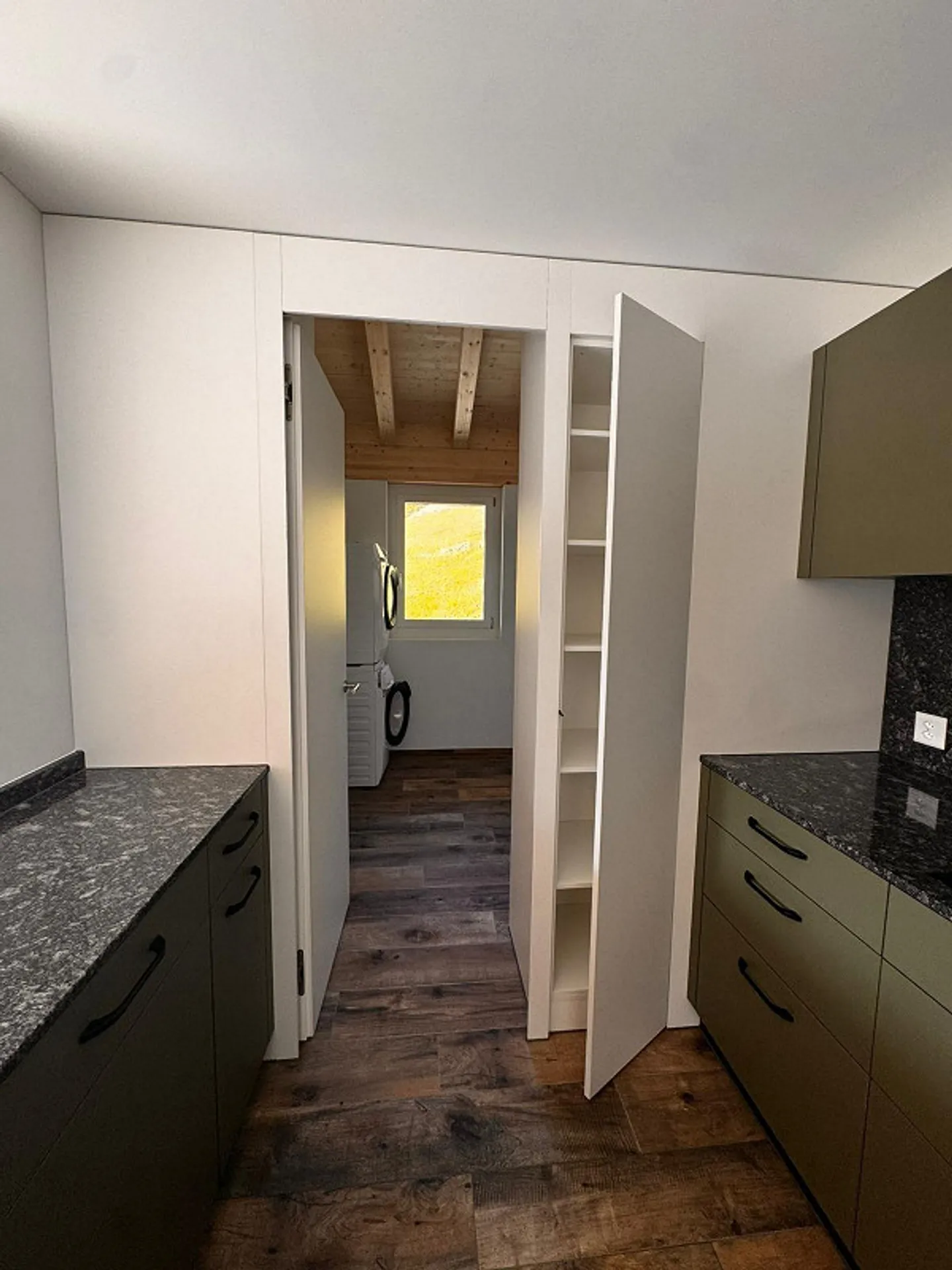 NUR MIT FESTWOHNSITZ! - ERSTBEZUG - BALKON MIT PANORAMASICHT! - Foto 9 von 13