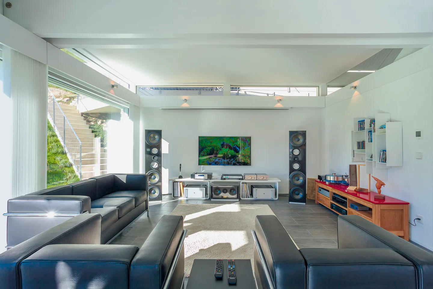 Luxury and Design Oasis: Villa with 360° Panoramic View - Photo 9 of 20