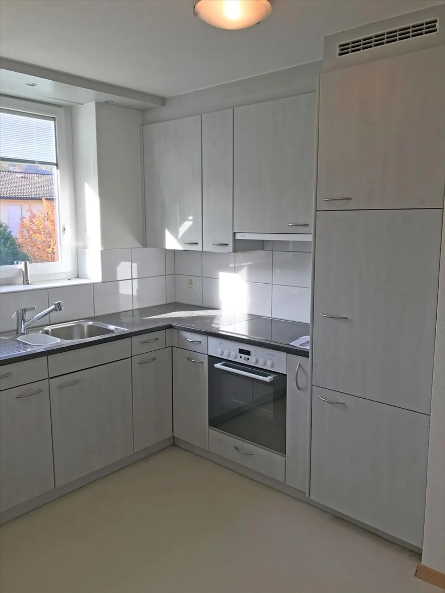 Apartment for rent - Photo 3 of 4