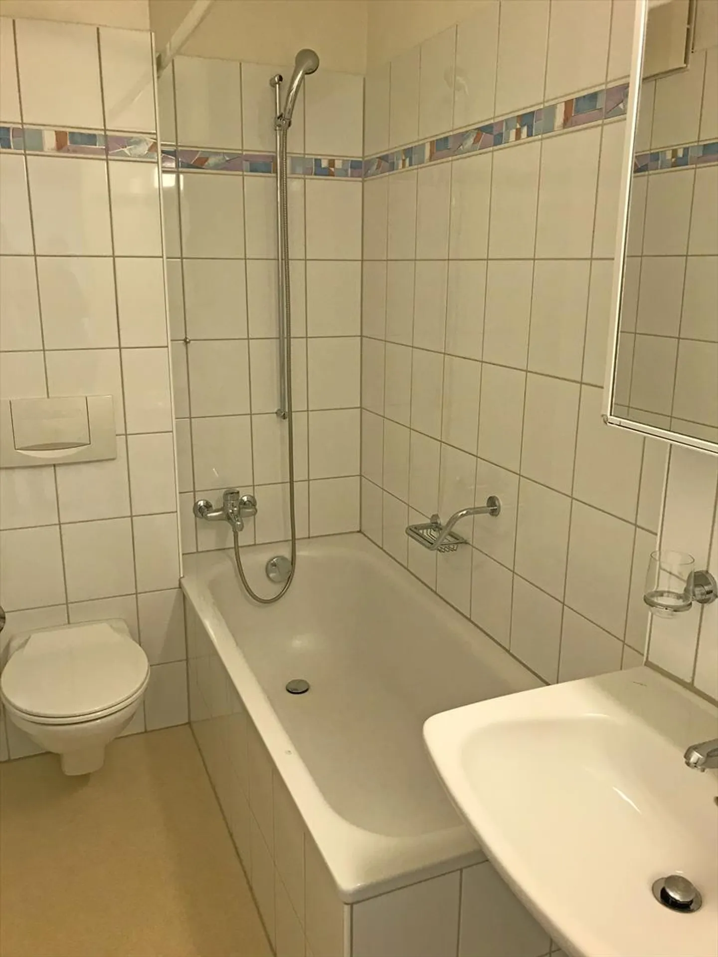 Apartment for rent - Photo 4 of 4