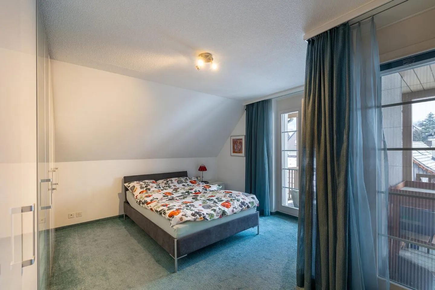 Geräumige Dachgeschosswohnung in Uitikon - Foto 4 von 6