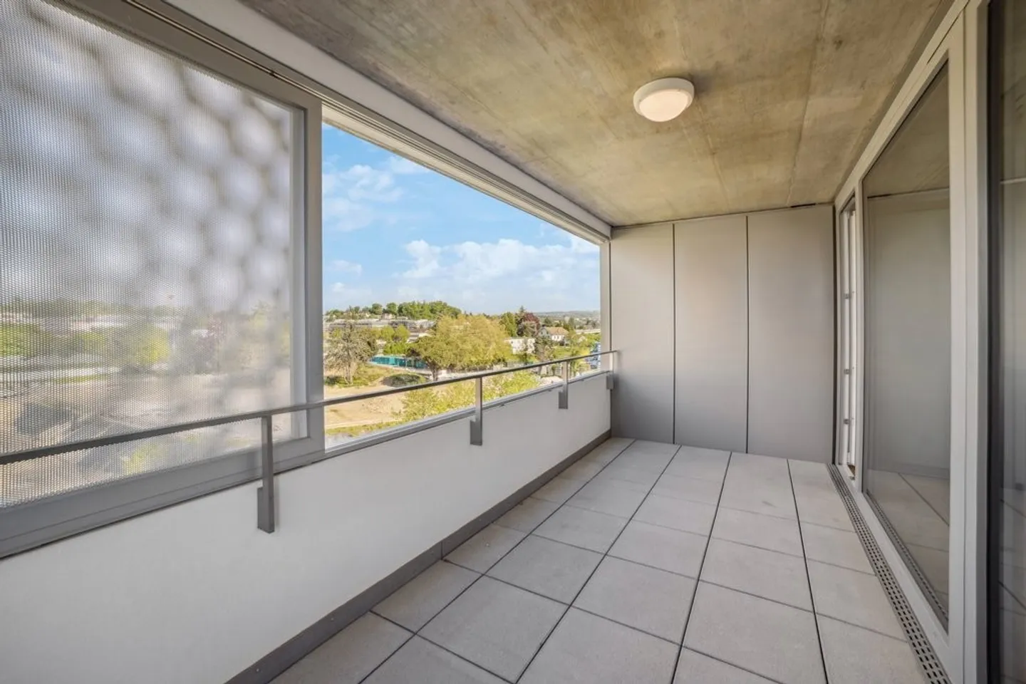 Are you looking for a place to live with parking? - Photo 4 of 6