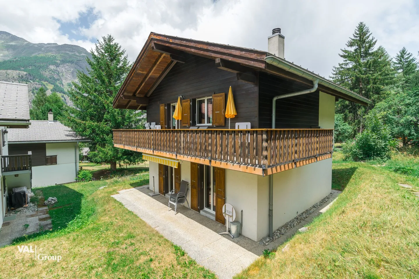 Alpine Refuge with a View - 4.5-Room Chalet in Hublen near Grächen - Photo 1 of 18