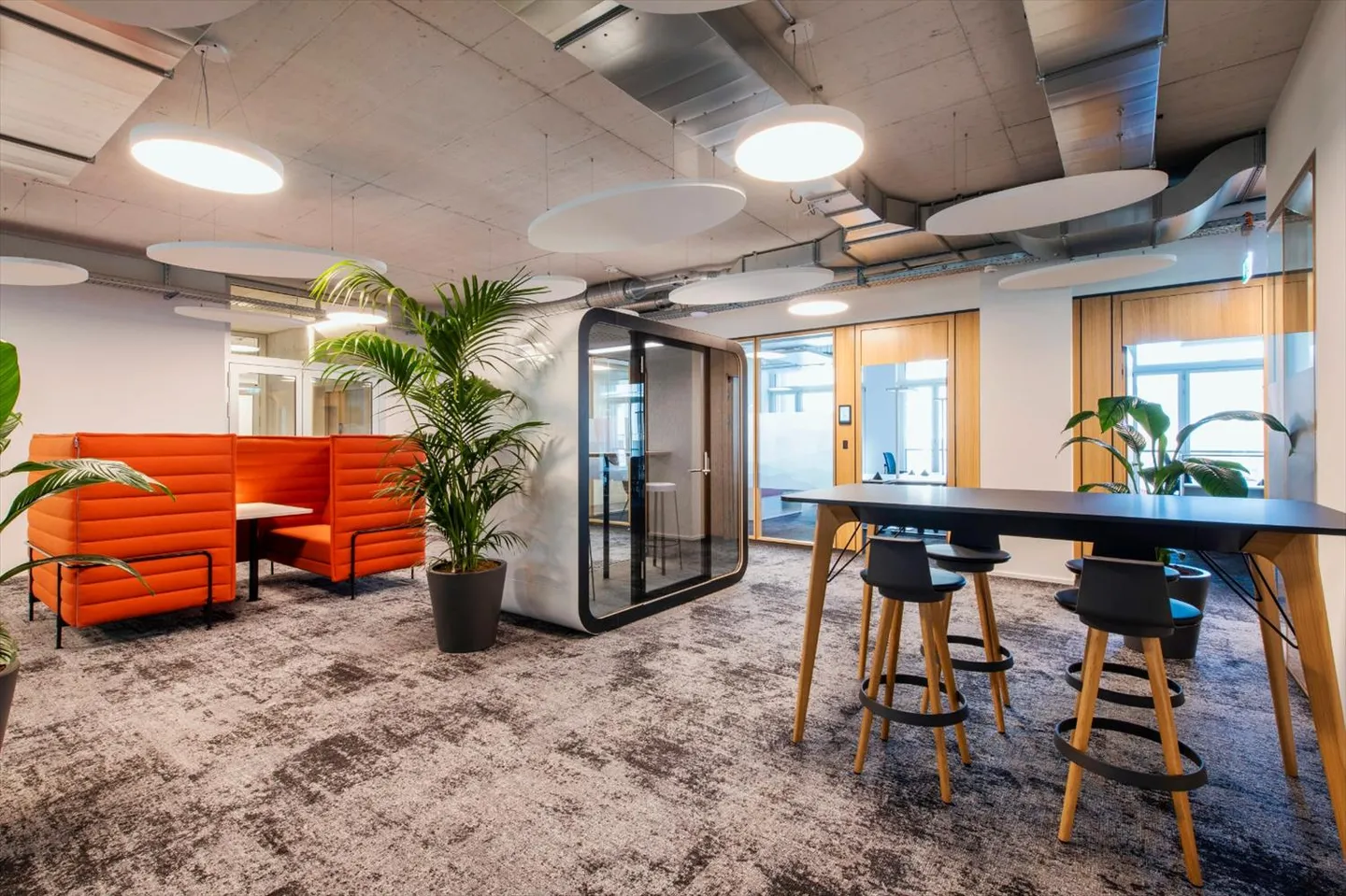 Accès tout compris à des bureaux professionnels pour 15 personnes à Regus Spoom Kriens - Photo 3 sur 9