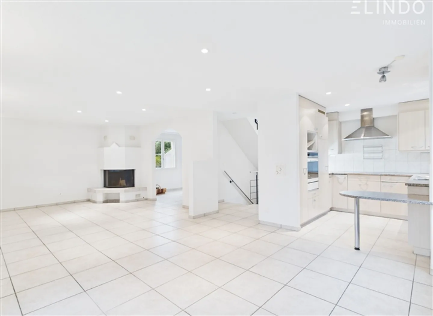 Sogno di casa per famiglie - 5,5 stanze, piscina, giardino e vista sulle montagne - Foto 3 di 9