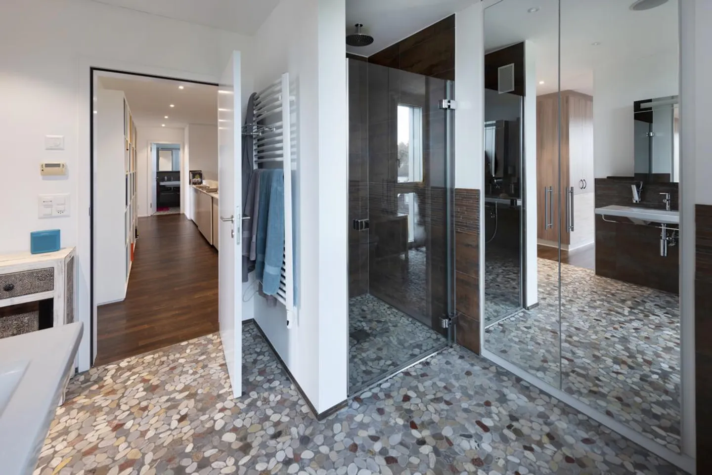 proprietà eccezionale - casa moderna con grande terreno - Foto 9 di 12