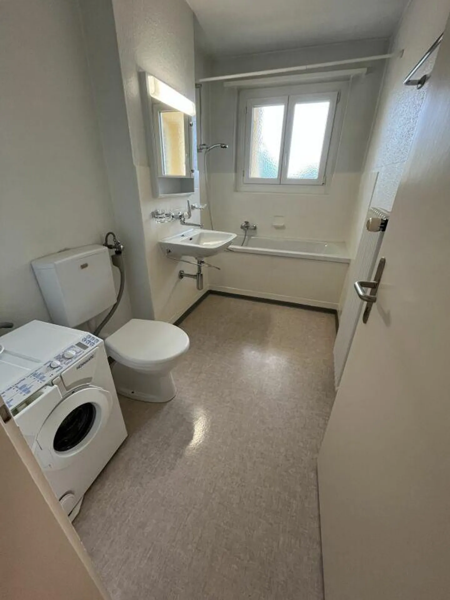 Quiet living, large rooms and a view of the greenery - Photo 3 of 9