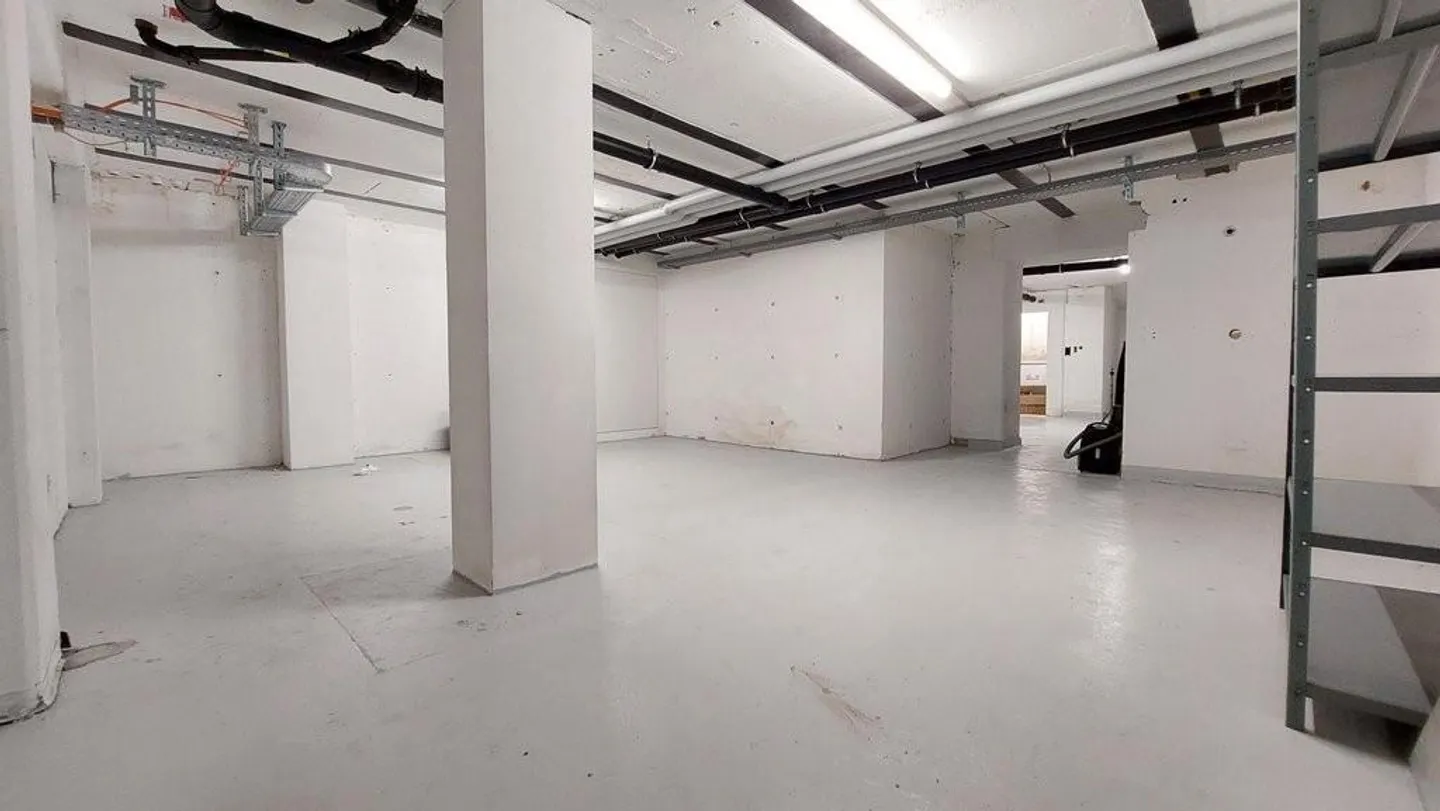 Storage rooms between 11-111 m2 in the 3rd basement - Photo 4 of 7