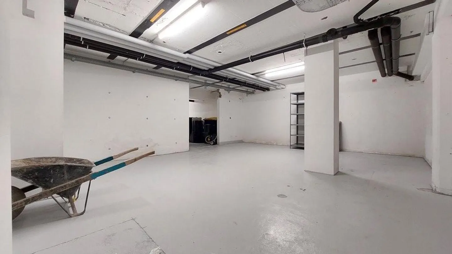 Storage rooms between 11-111 m2 in the 3rd basement - Photo 5 of 7